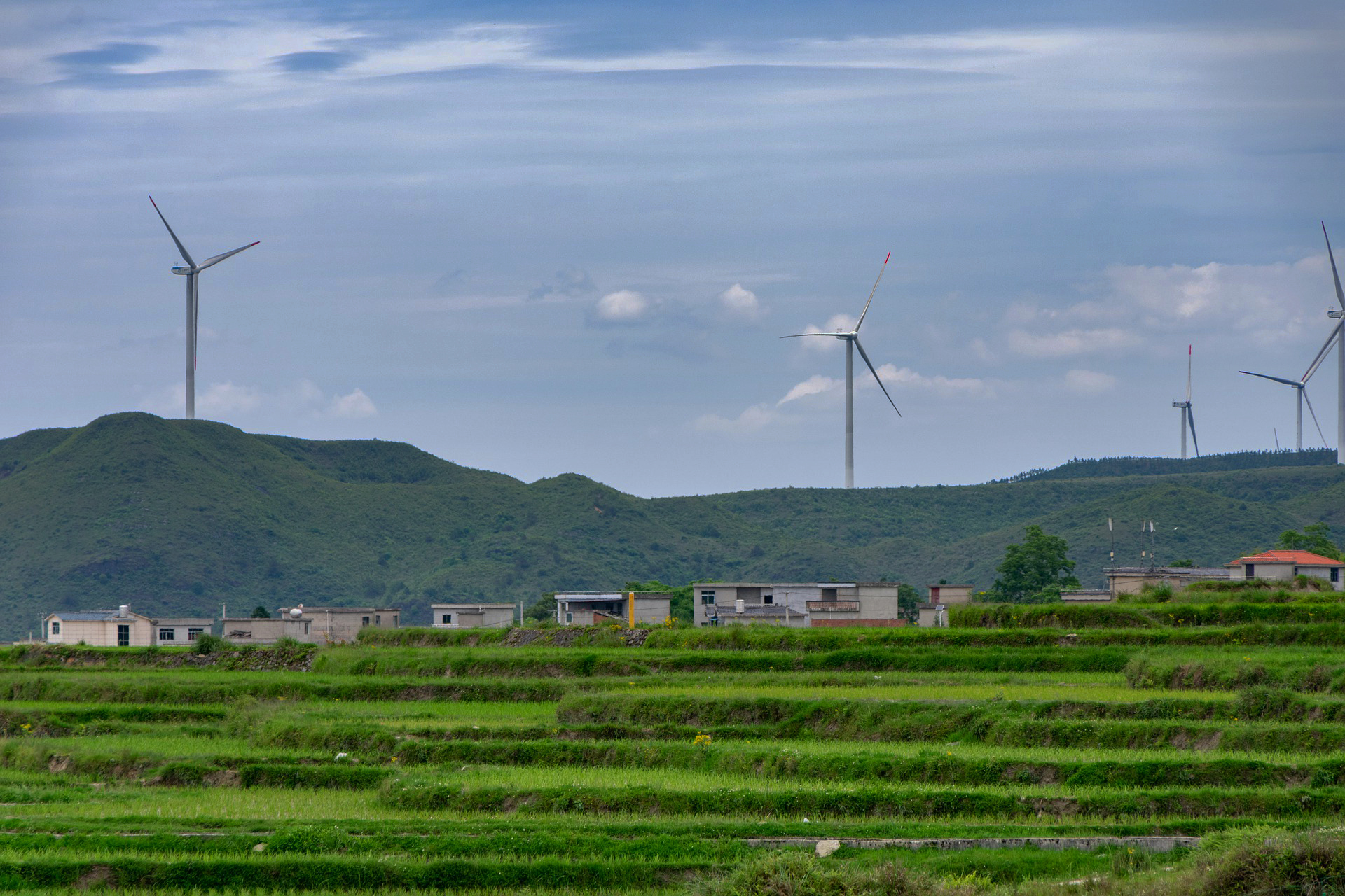 wind-turbines-7264973_1920.jpg